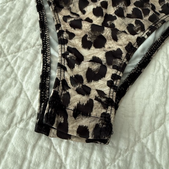 Leopard Print One Piece bodysuit - Picture 5 of 7